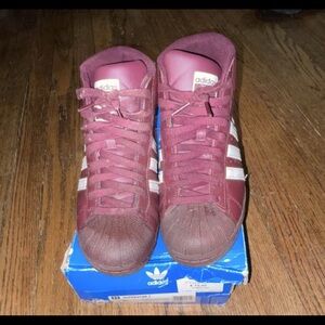 Adidas Pro Model Superstar
Burgundy White Men's Sneakers
Mid Top Lace Up